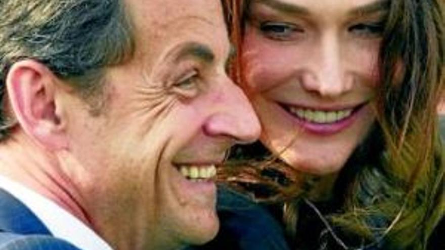 Sarkozy intenta remontar su deteriorada imagen