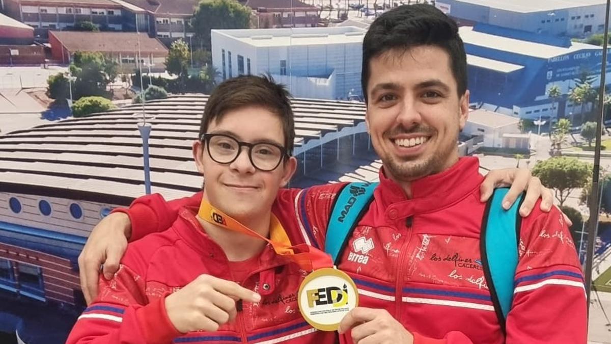 Guille Gracia y su entrenador Sergio Mogena.