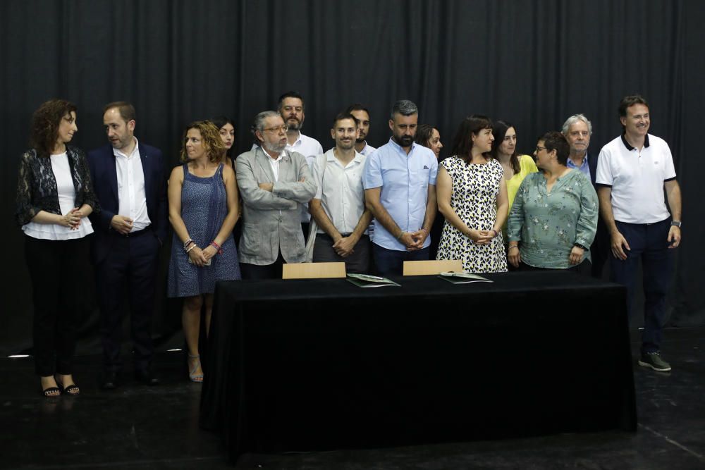 Ribó y Gómez firman el acuerdo del Rialto
