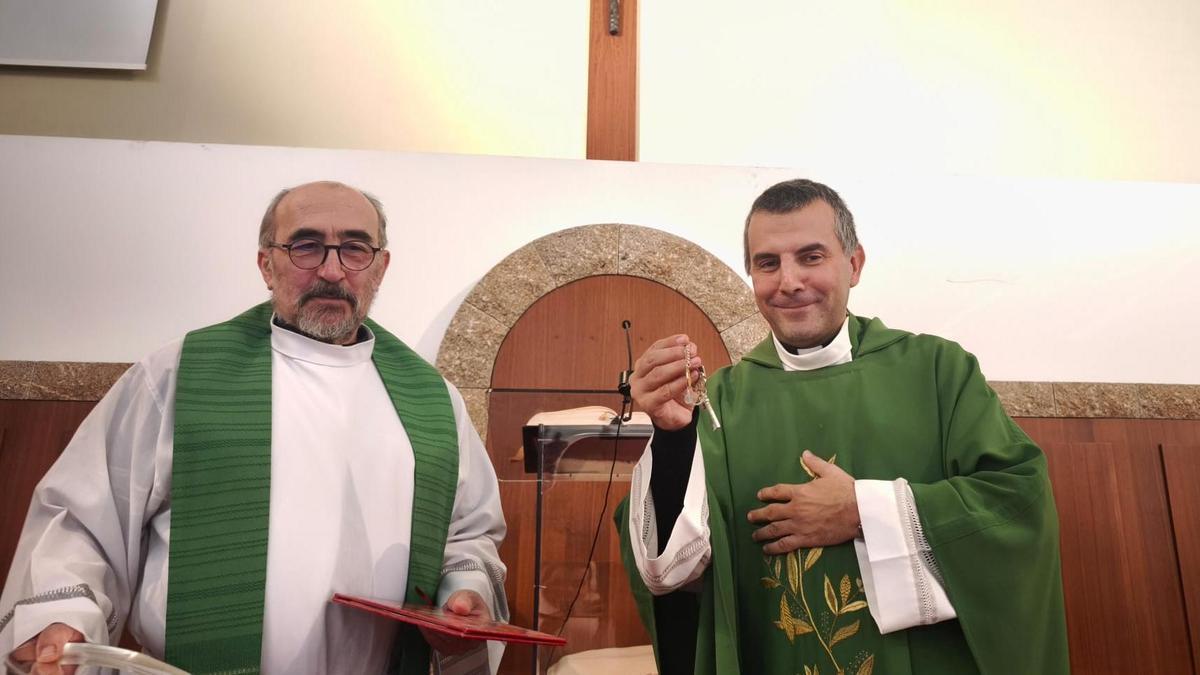 Francisco Javier Alonso (izq.) y Alberto Montes (drcha), nuevos párrocos de Freixeiro.