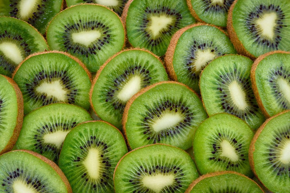 Los beneficios de comer un kiwi diario.