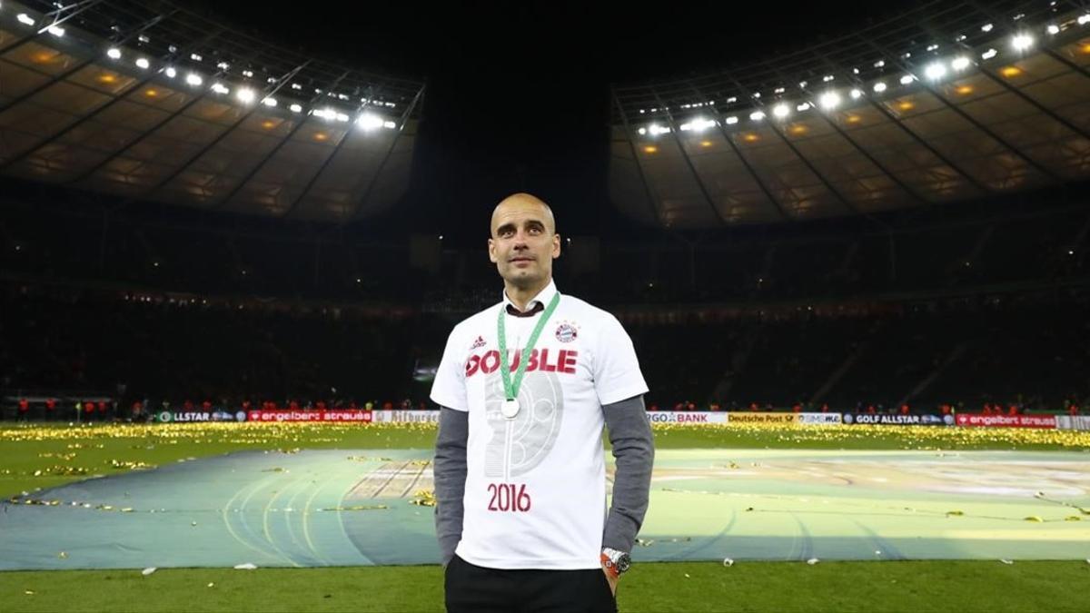 Pep Guardiola, en el estadio Olímpico de Berlín, tras ganar la final de la Copa de Alemania en su último partido con el Bayern.