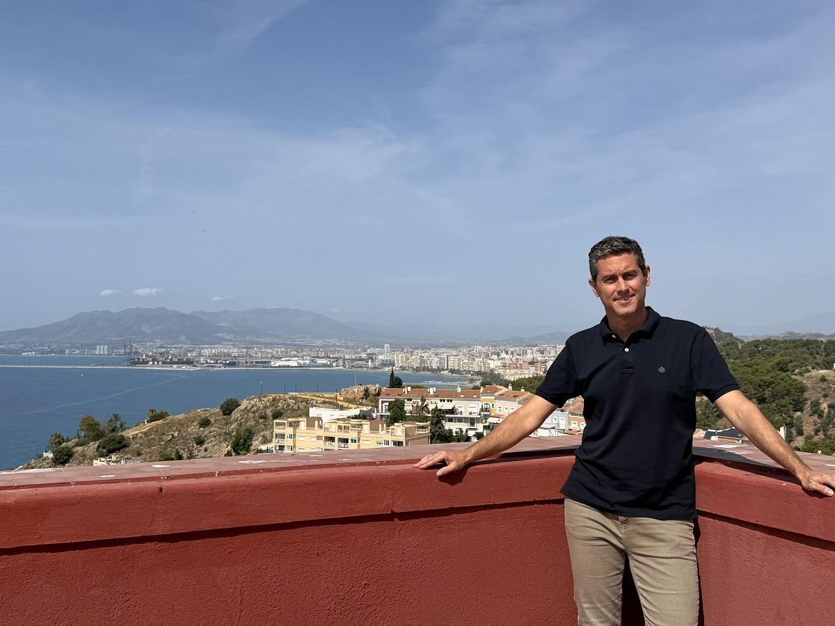 El profesor de Málaga Javier Gómez, del Colegio Sagrado Corazón-Fundación Espínola, ha triunfado con sus cartas Pokémon para estudiar Literatura.
