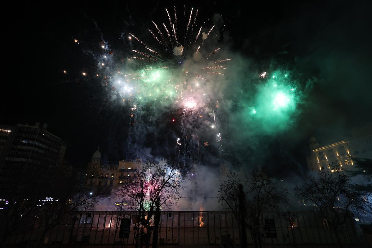 El castillo del sábado 7 de las Fallas 2026, en imágenes