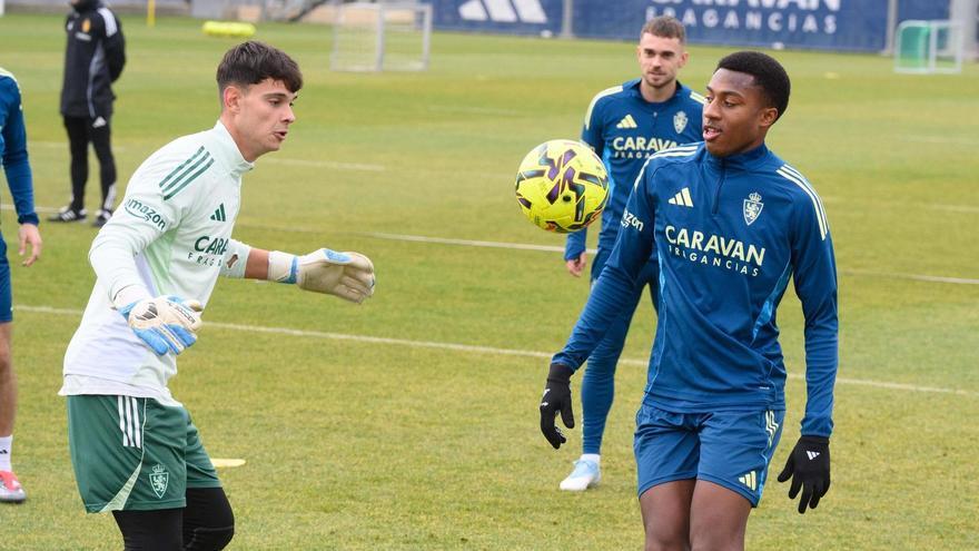 Ale Gomes, junto a Obón en el entrenamiento del Real Zaragoza.