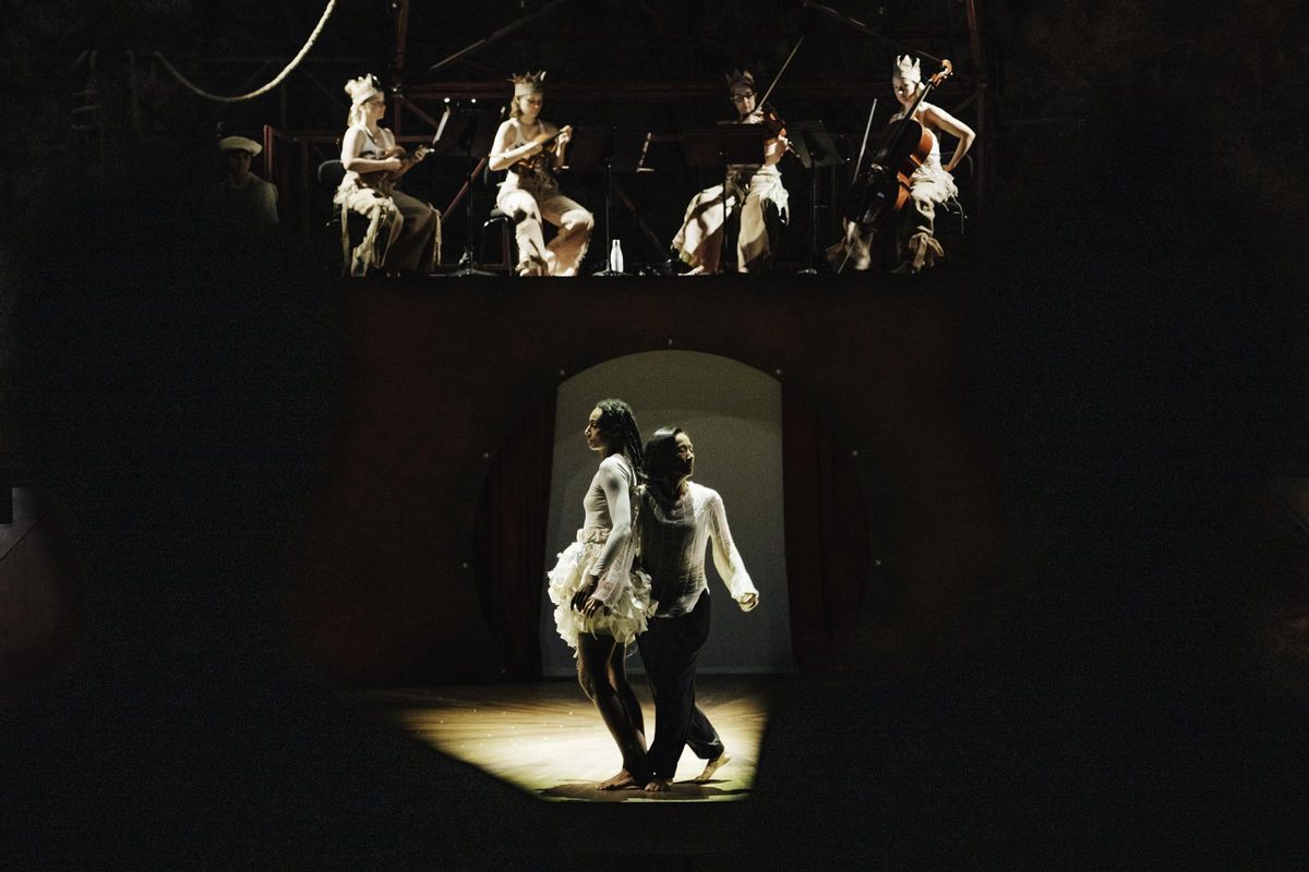 Barcelona estrena 'Le Petit Cirque', un poético y sensorial espectáculo de acrobacia y danza
