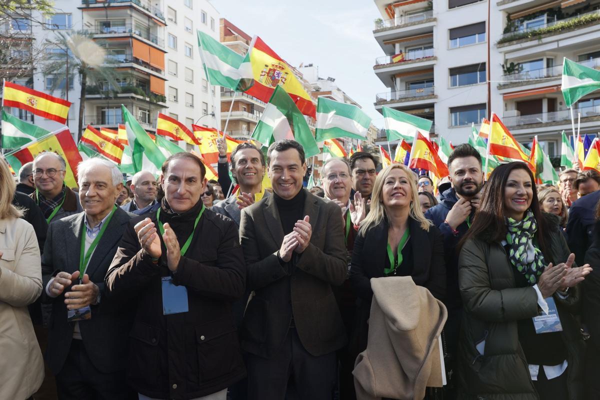 La concentración en Sevilla bajo el lema 'Yo defiendo Andalucía', en imágenes