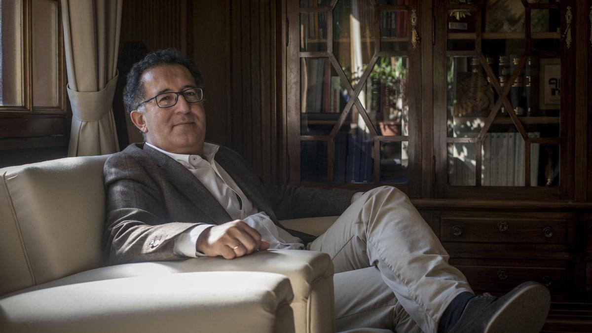 El magistrado Antonio Piña, en el despacho del presidente de la Audiencia Provincial.
