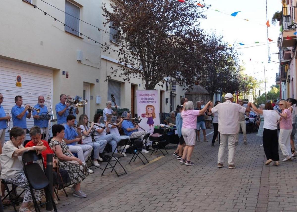 La ballada de sardanes amb la Cobla Nova Vallès