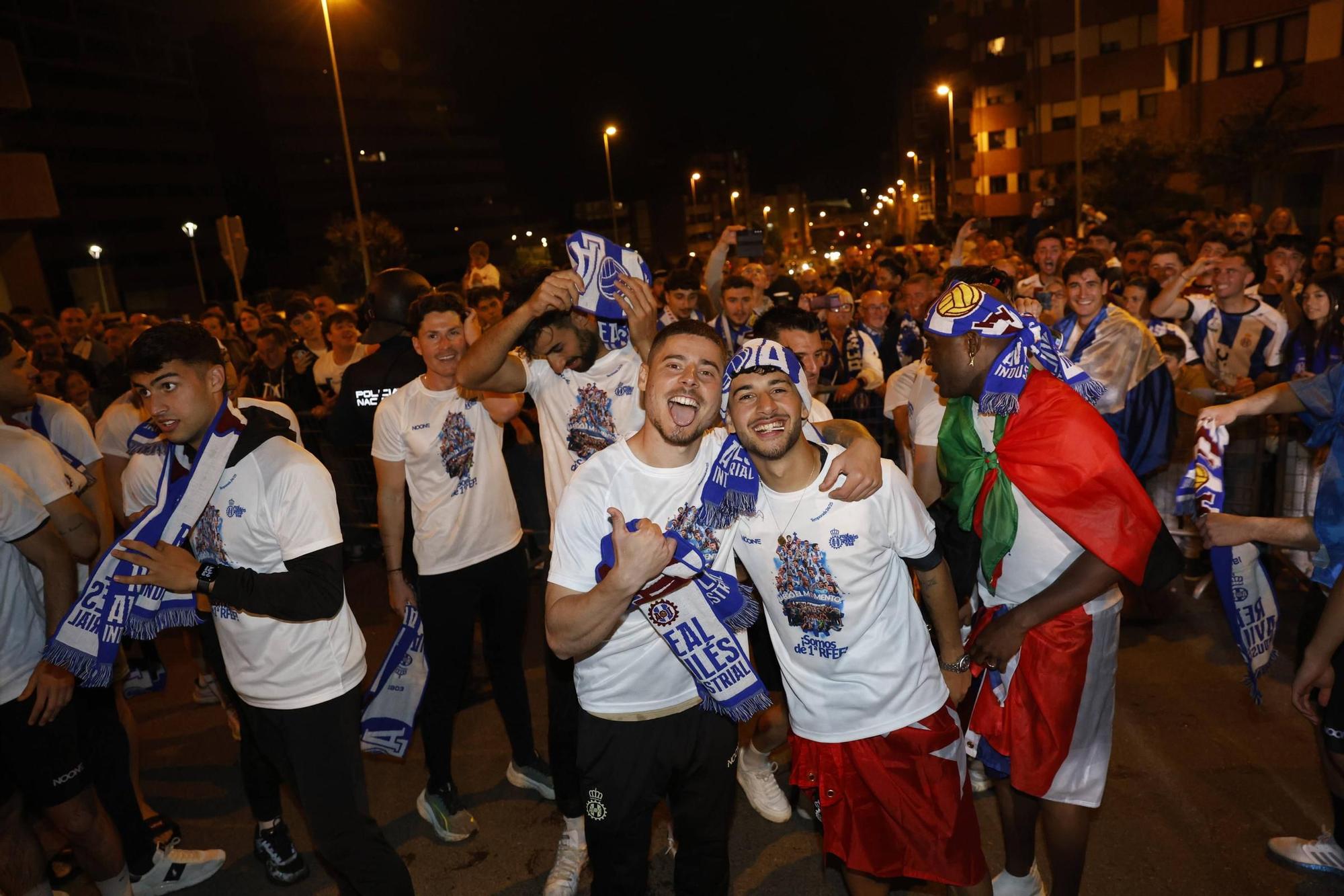 EN IMÁGENES: Locura en las calles de Avilés por el ascenso