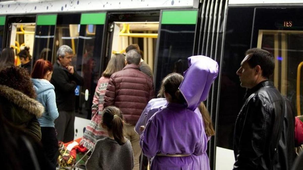 Un 90 por ciento de la plantilla ha secundado el paro este Jueves Santo en el Metro de Málaga