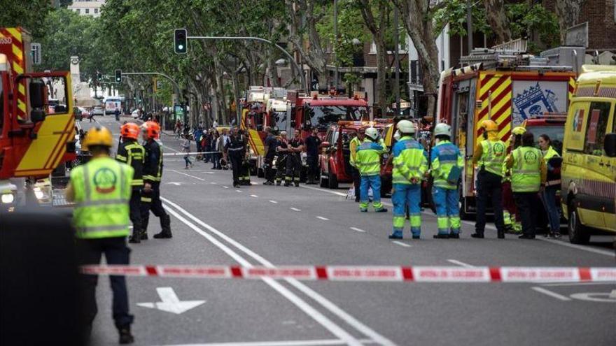 Un derrumbe en las pasarelas interiores de un edificio de Chamberí acaba sin heridos