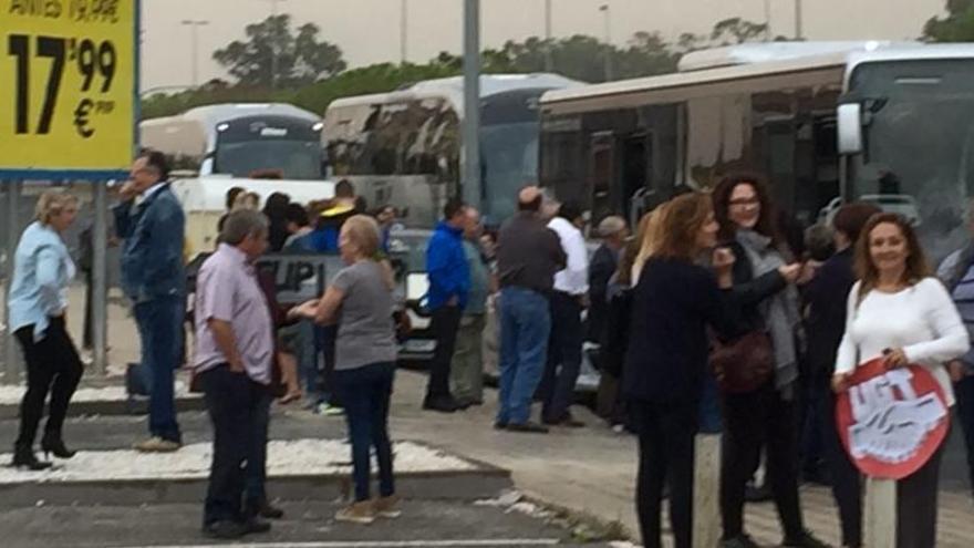 Los transportistas en huelga salen hacia Valencia