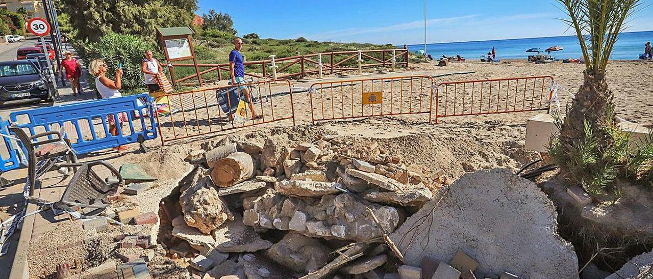 Imagen de uno de los socavones 9 meses después de la DANA.