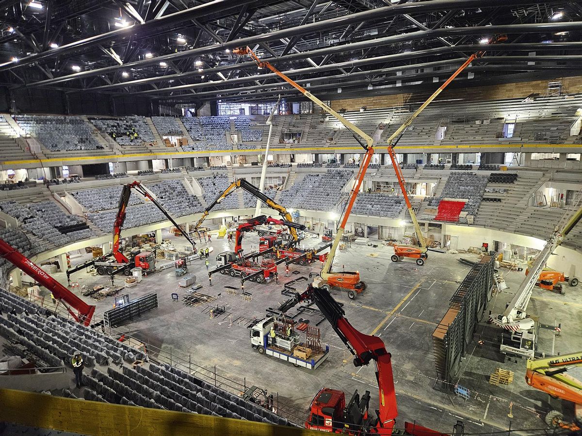 El Roig Arena de Valencia, en cuya construcción trabajan medios técnicos y humanos de Grúas Tomás.