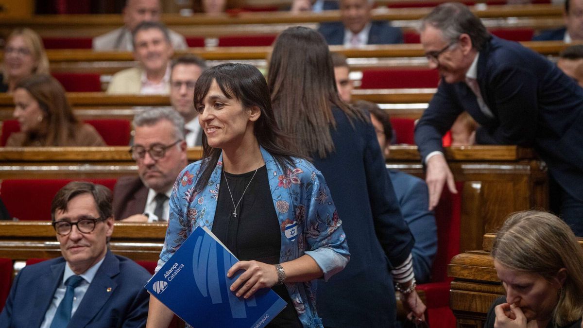 El Parlament tumba todas las propuestas de PP, Vox y Aliança Catalana para "deportar inmigrantes irregulares"