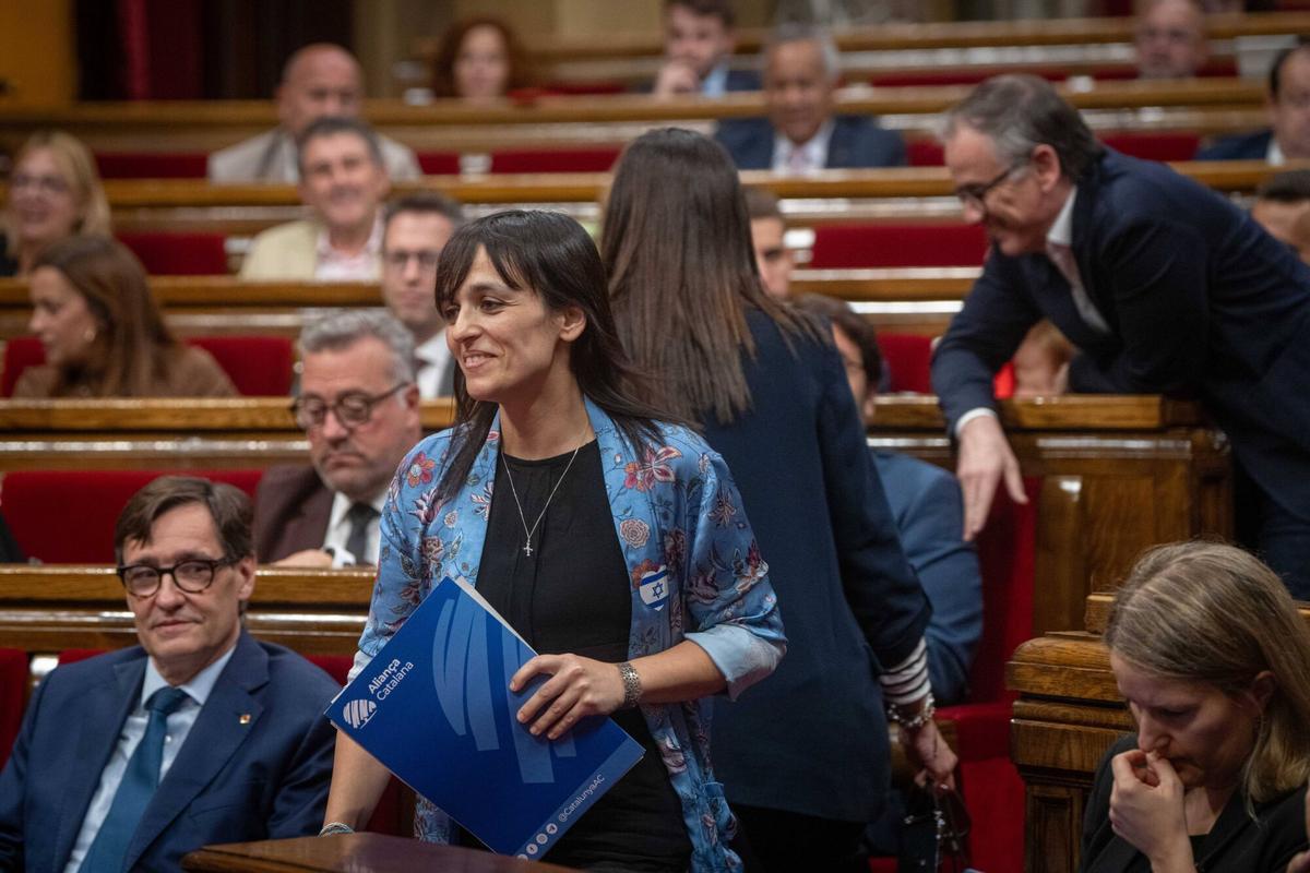 Barcelona, 08/10/2025 Política. Debate de política general en el Parlament. Intervenció dels grups parlamentaris i debat amb el president. Interviene Sílvia Orriols presidenta del grup Parlamentari de Aliança Catalana. AUTOR: MANU MITRU