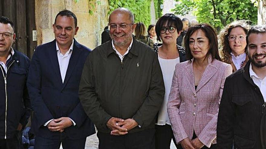 Francisco Igea, en el Troncoso, con los candidatos a las Cortes.