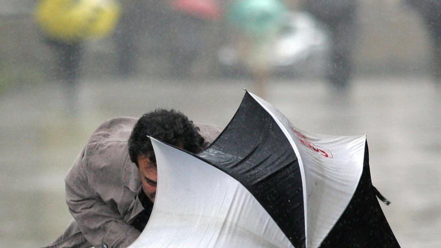 El mal tiempo afecta al estado de ánimo de tres de cada cuatro asturianos