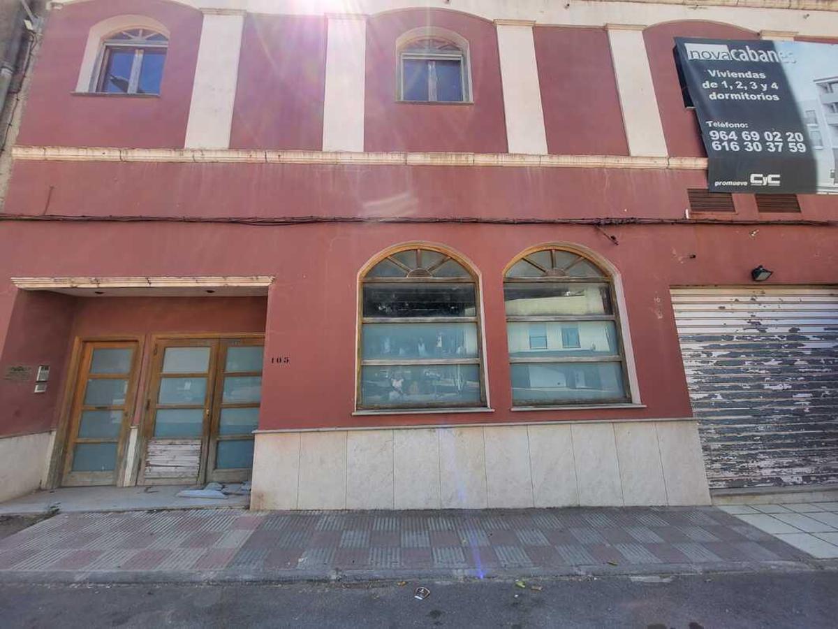 Aspecto actual del inmueble que albergaba los Salones Lassel de Cabanes.