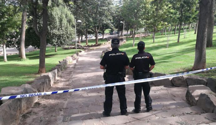 Encuentran tres barrenos de obra en un parque