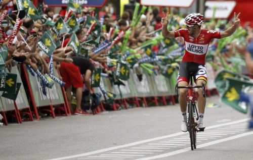 Las mejores imágenes de la etapa con final en Cangas de Morrazo, con triunfo de Adam Hansen