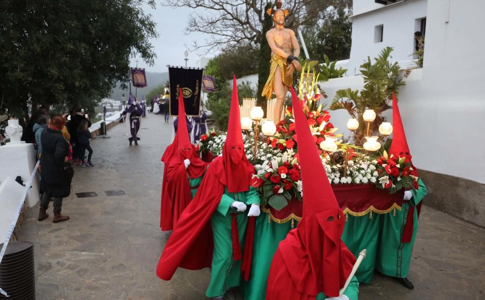 Con más incertidumbre de la esperada en un primer momento, a las 20.10 horas se daba inicio a la procesión