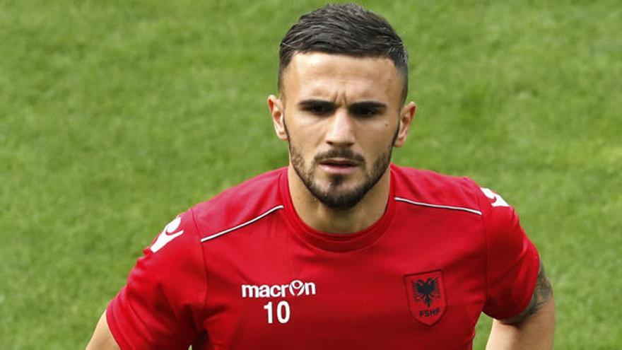 Armando Sadiku, con Albania.