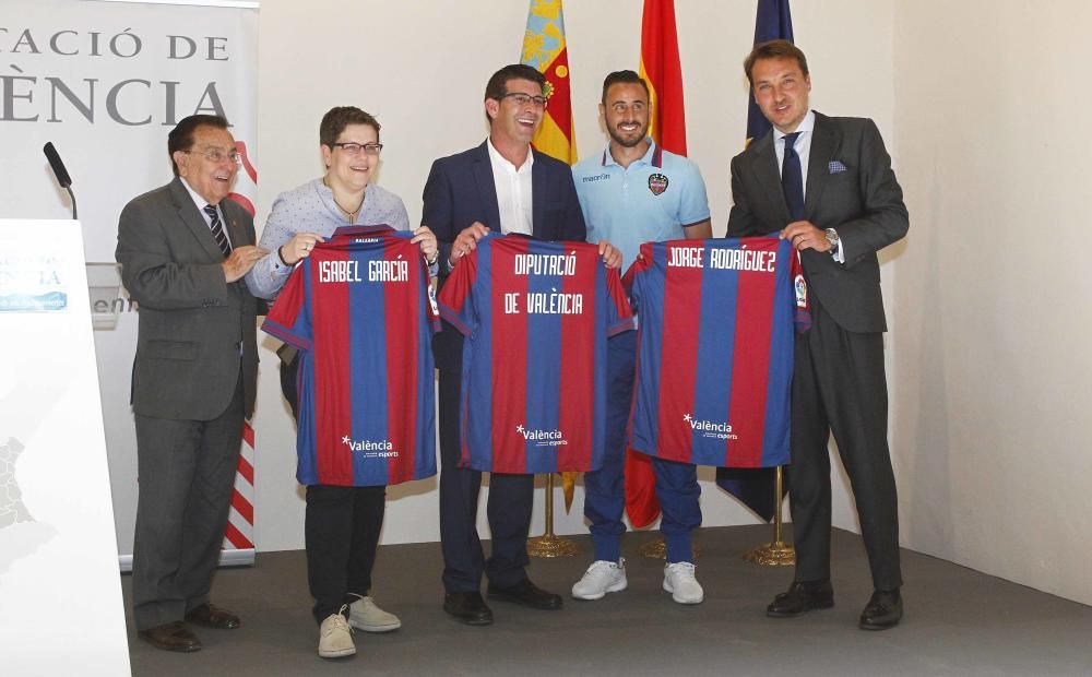 El Levante celebraron el ascenso en la Generalitat