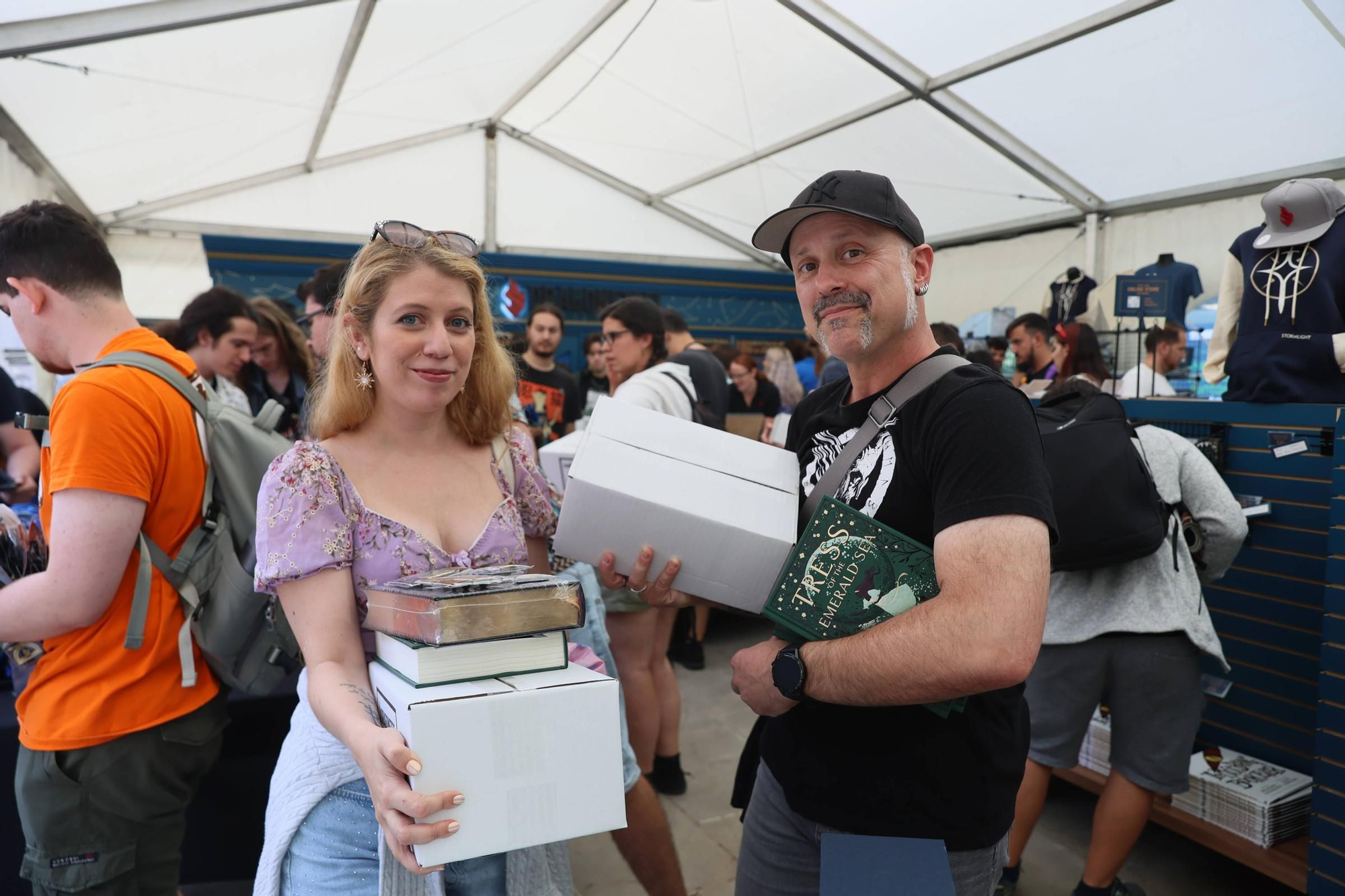 EN IMÁGENES: El multitudinario recibimiento a Brandon Sanderson