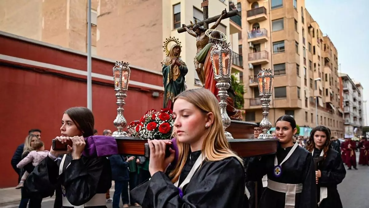 La procesión infantil y juvenil arranca los desfiles de Semana Santa en Vila-real