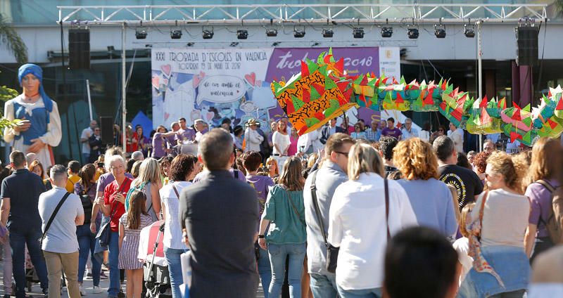 La 'festa del valencià' toma las calles de Torrent