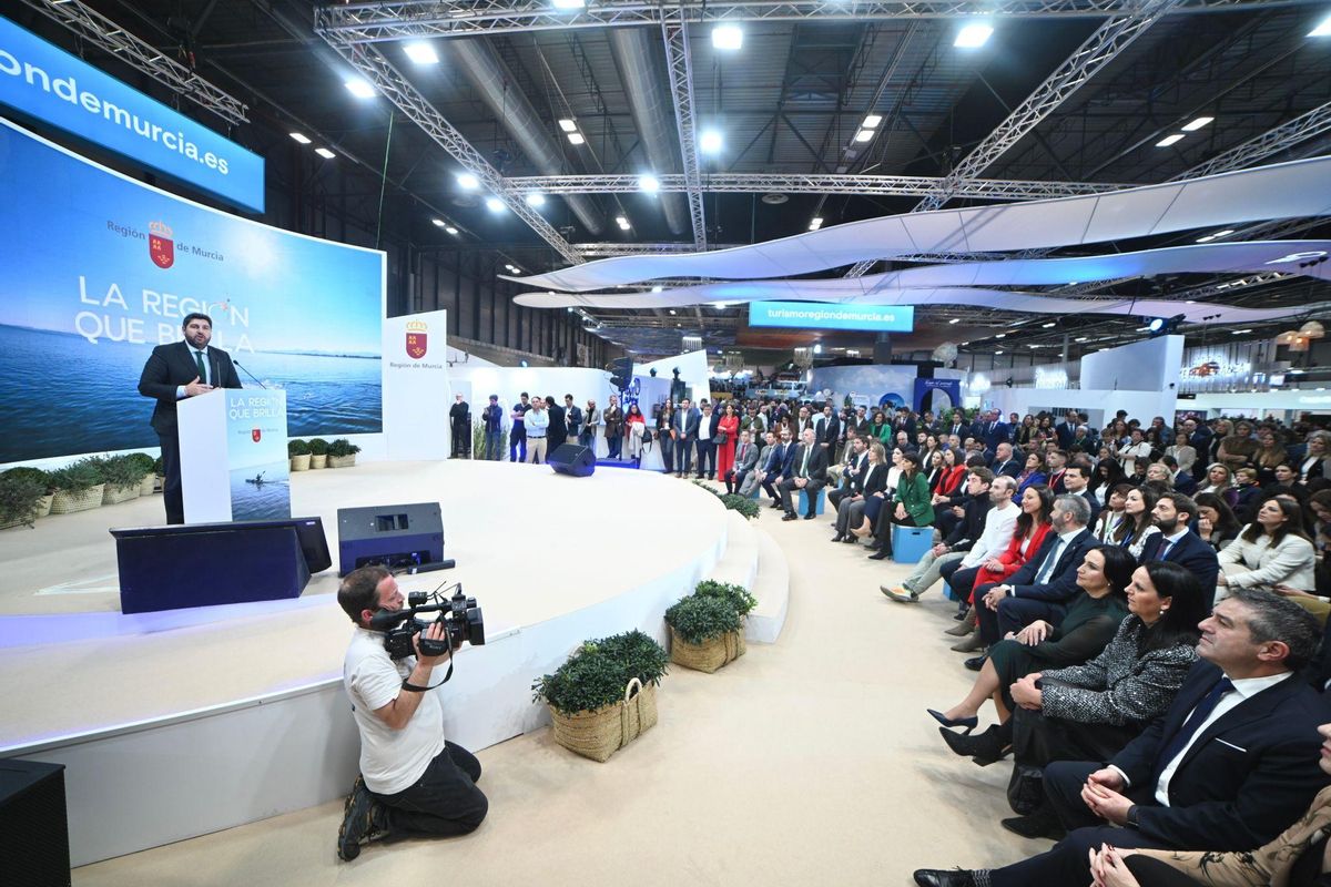 Fernando López Miras encabeza la expedición del Gobierno regional en Fitur.