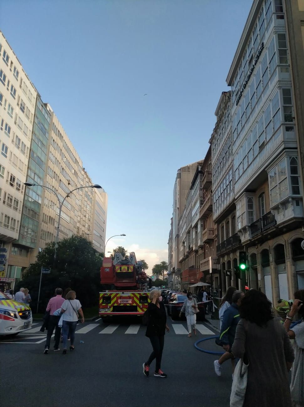 Un incendio en Juana de Vega obliga a desplazarse a los bomberos