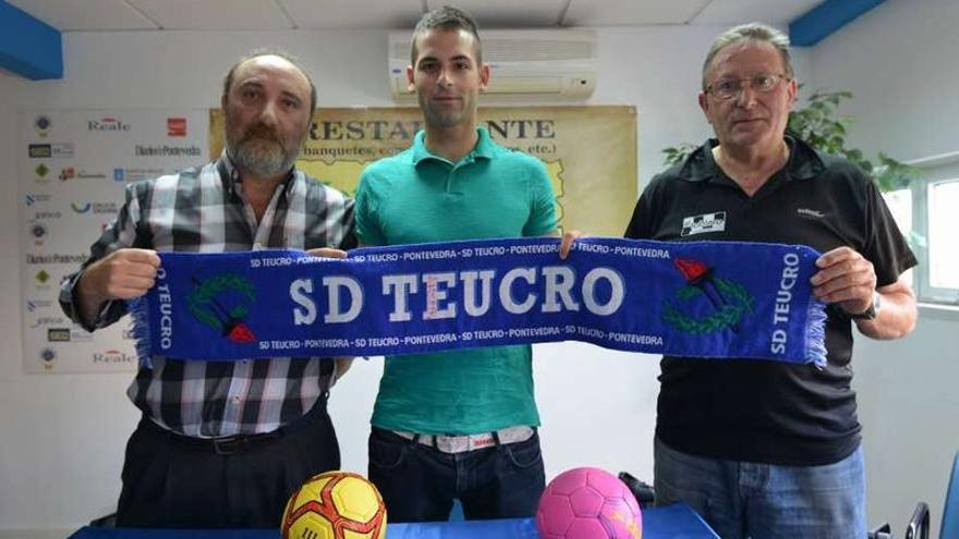 Carlos García-Alén, Edu Moledo y Javier Domínguez, en la presentación del extremo.