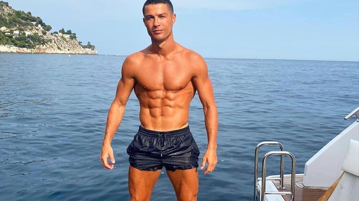 Cristiano Ronaldo navega por aguas de Baleares