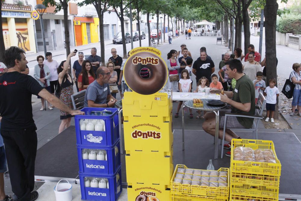 Primer concurs de menjar donuts a Salt