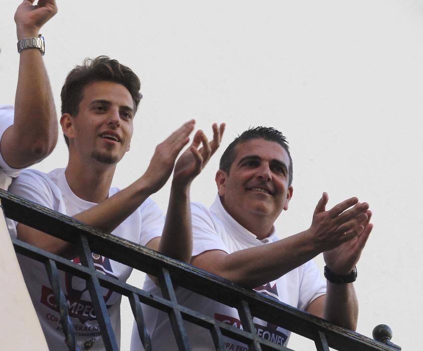 El Saguntino celebra el título de Copa a lo grande