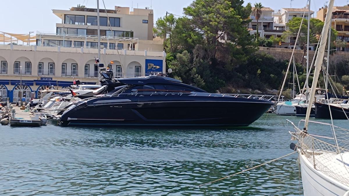 El yate La luna, atracado en Porto Cristo.