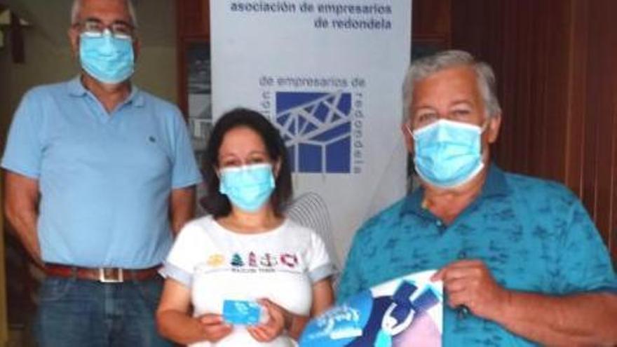 El comercio entrega los premios de la campaña “Días Azuis”