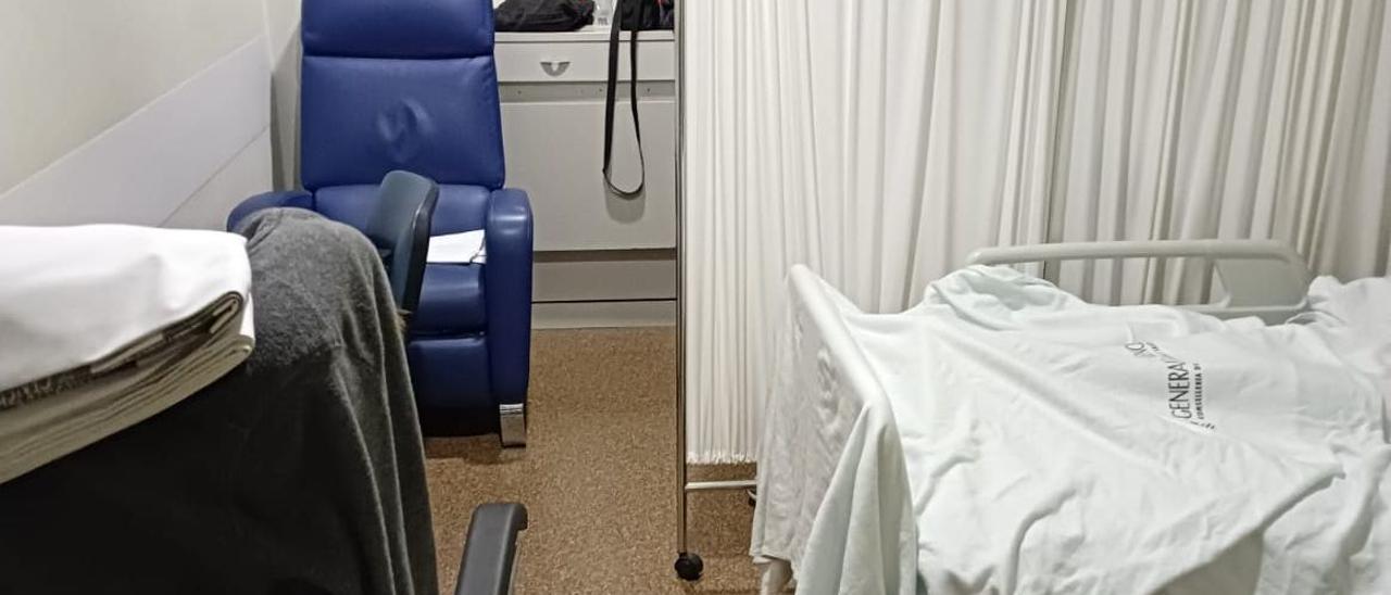 Sanitat coloca dos camas en una habitación individual en el Hospital de la Plana.