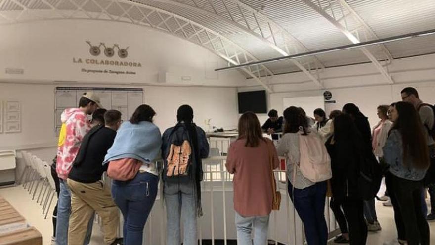 Los estudiantes de ciclo formativo del colegio El Buen Pastor, durante su visita a Zaragoza Activa.