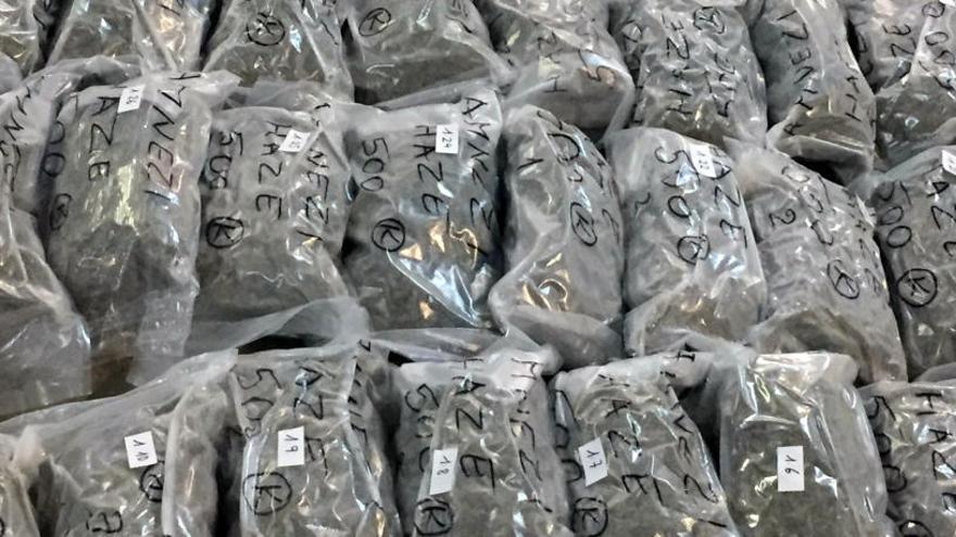 Els Mossos detenen dos camioners amb 72 quilos de marihuana a l&#039;AP-7, a Girona