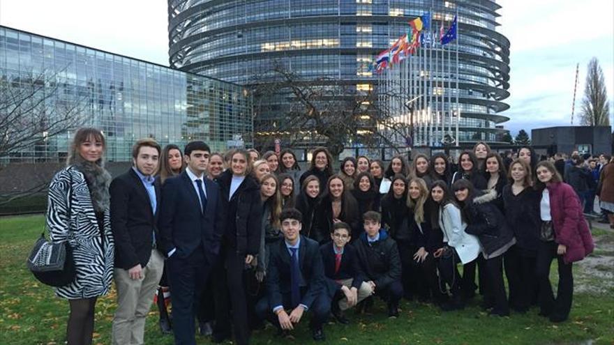 Estudiantes pacenses se ‘convierten’ en eurodiputados