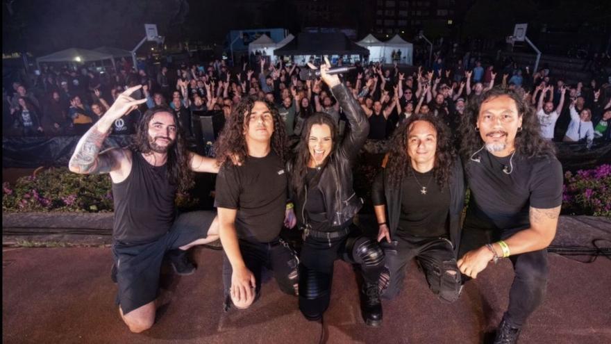 La banda Bloodhunter puso el colofón al festival en A Xunqueira ante un público entregado. |  // Diego Alcaine