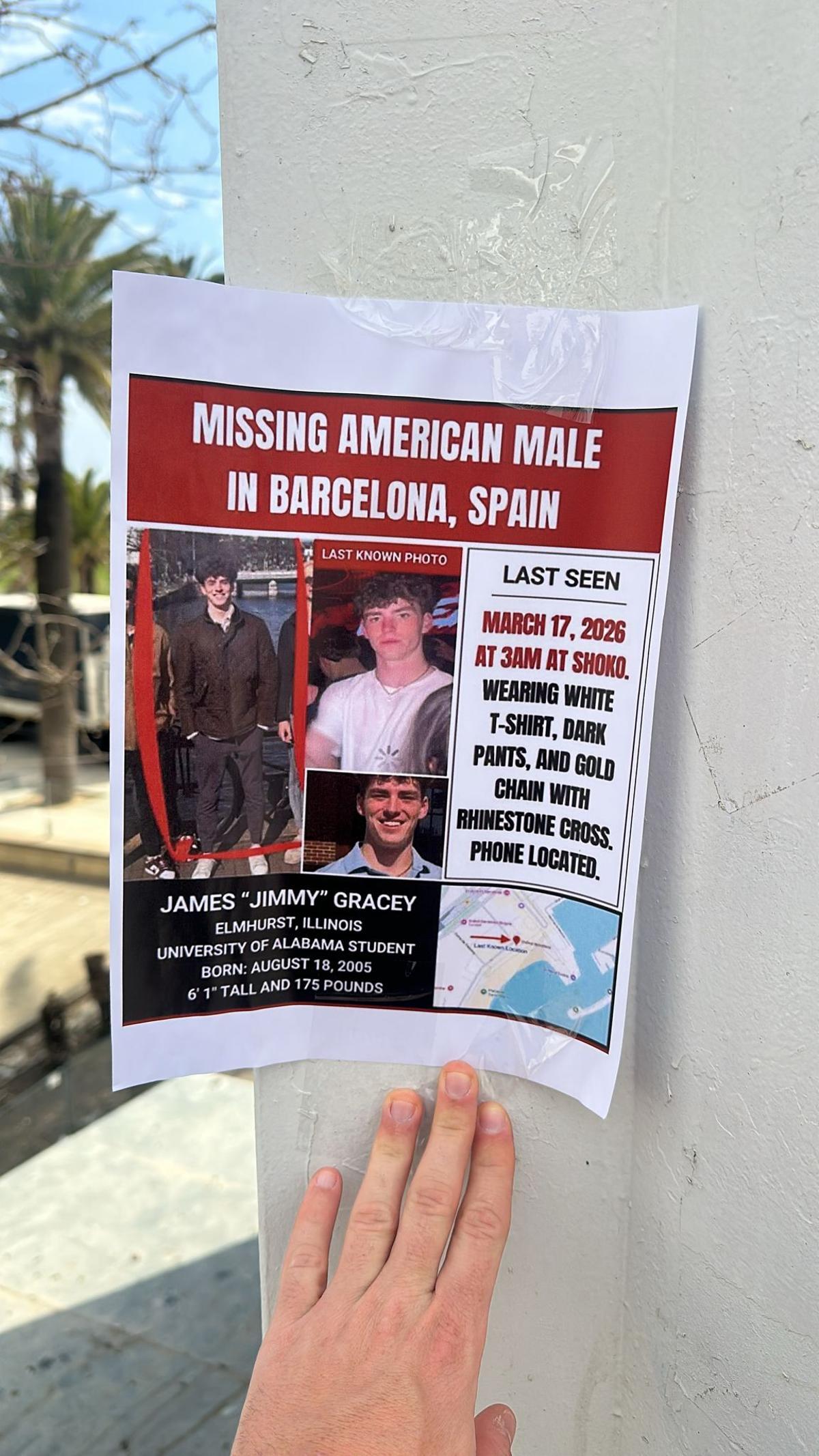 Cartel colgado en la zona del Port Olímpic