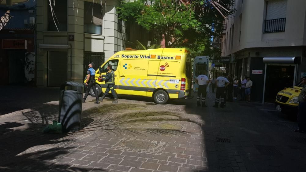 Herida al caerle elementos de un edificio