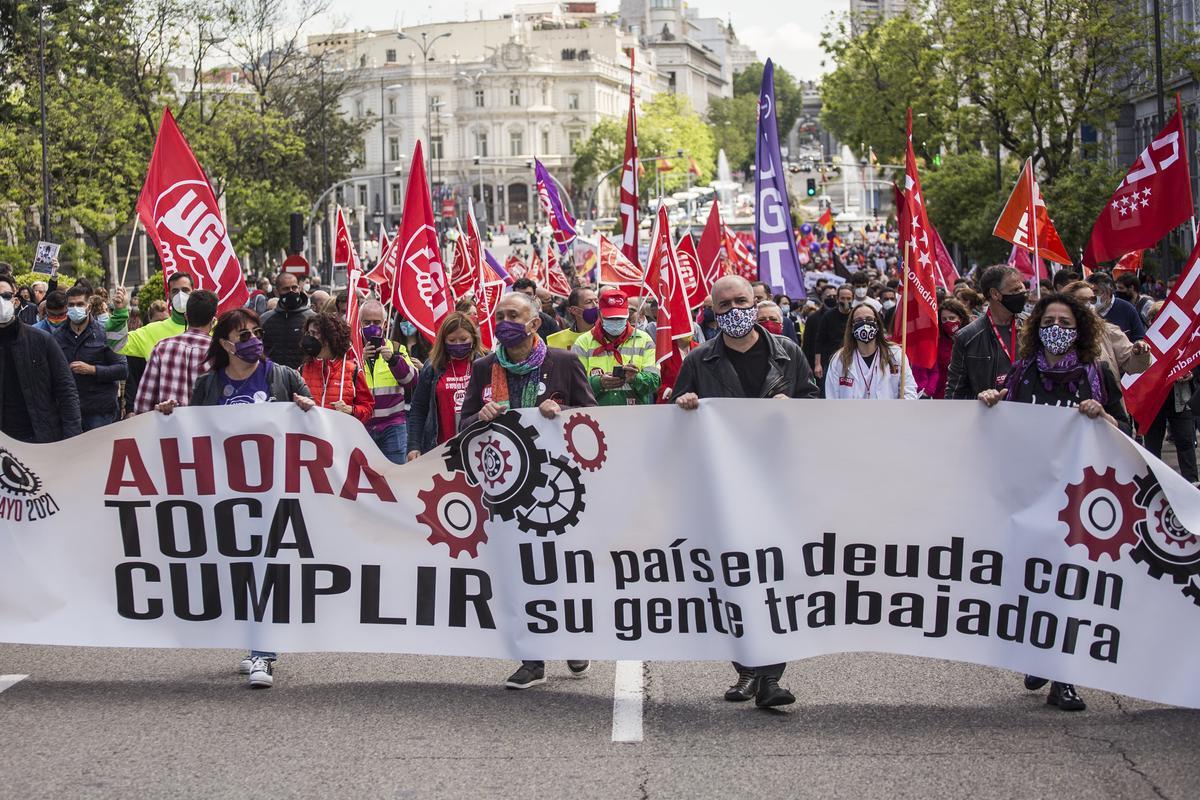 El secretario general de UGT, Pepe Álvarez (2i), y el secretario general de CCOO, Unai Sordo (2d), durante la manifestación de 2021 con motivo del Día del Trabajador en Madrid.