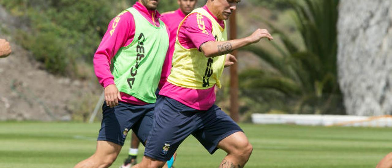 Roque Mesa, durante el entrenamiento de ayer en Barranco Seco.