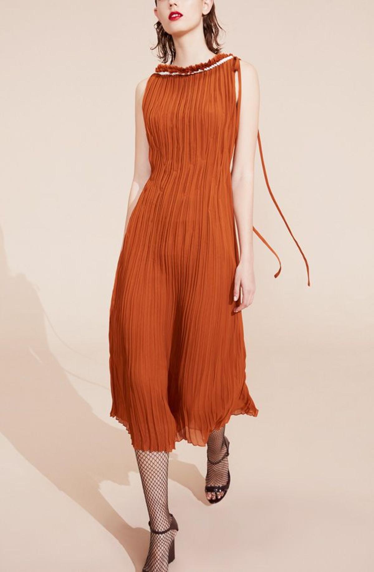 Nina Ricci pre-colección primavera 2017: vestido naranja tableado